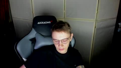 Snapshot of aron_neall chatting on December 24, 7:39 am biggest penis online show from December 24, 7:39 am