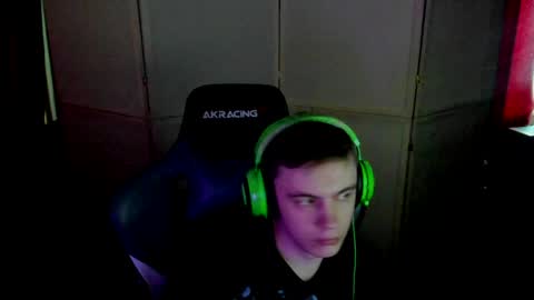 Snapshot of aron_neall chatting on January 13, 9:41 am biggest penis online show from January 13, 9:41 am