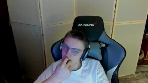 Snapshot of aron_neall chatting on December 14, 1:39 am biggest penis online show from December 14, 1:39 am