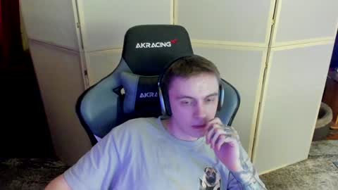 Snapshot of aron_neall chatting on December 10, 1:40 am biggest penis online show from December 10, 1:40 am
