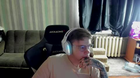 Snapshot of aron_neall chatting on October 19, 6:39 am biggest penis online show from October 19, 6:39 am
