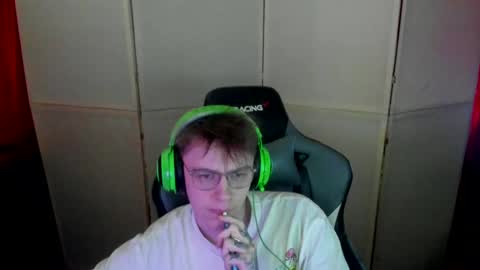 Snapshot of aron_neall chatting on March 7, 6:57 am biggest penis online show from March 7, 6:57 am