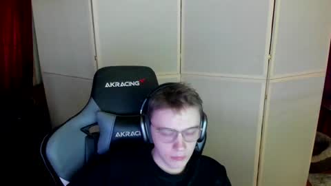 Snapshot of aron_neall chatting on December 25, 10:17 am biggest penis online show from December 25, 10:17 am