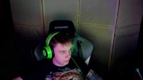 Snapshot of aron_neall chatting on February 20, 9:31 pm biggest penis online show from February 20, 9:31 pm