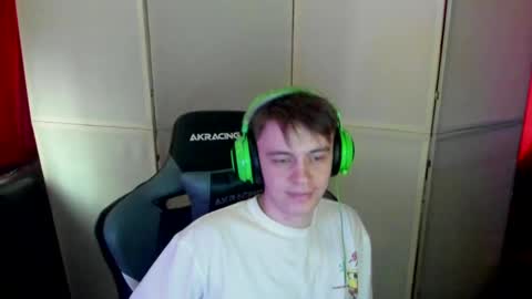 Snapshot of aron_neall chatting on March 8, 8:08 am biggest penis online show from March 8, 8:08 am