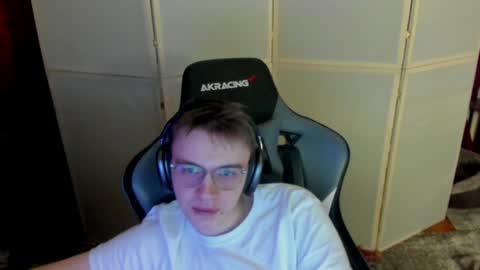 Snapshot of aron_neall chatting on December 15, 8:25 pm biggest penis online show from December 15, 8:25 pm