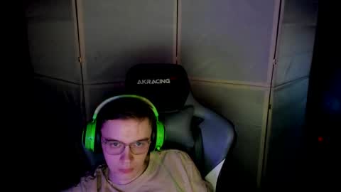 Snapshot of aron_neall chatting on February 13, 12:13 am biggest penis online show from February 13, 12:13 am