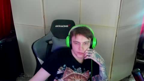 Snapshot of aron_neall chatting on February 21, 7:33 am biggest penis online show from February 21, 7:33 am