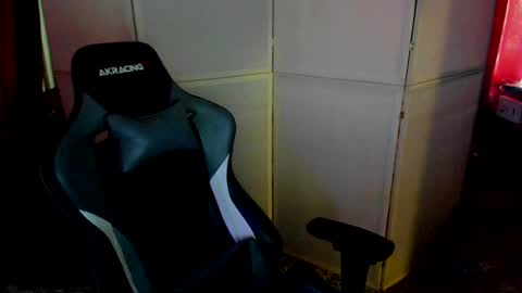 Snapshot of aron_neall chatting on January 18, 8:31 am biggest penis online show from January 18, 8:31 am