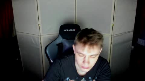Snapshot of aron_neall chatting on January 15, 6:33 am biggest penis online show from January 15, 6:33 am