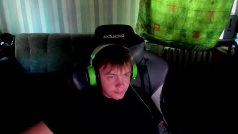 Snapshot of aron_neall chatting on September 26, 7:28 am biggest penis online show from September 26, 7:28 am