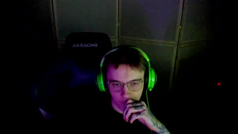 Snapshot of aron_neall chatting on January 26, 5:13 am biggest penis online show from January 26, 5:13 am