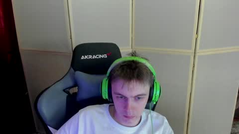 Snapshot of aron_neall chatting on December 18, 4:09 am biggest penis online show from December 18, 4:09 am