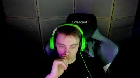 Snapshot of aron_neall chatting on December 21, 4:30 am biggest penis online show from December 21, 4:30 am