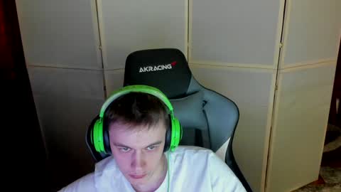 Snapshot of aron_neall chatting on December 19, 6:23 am biggest penis online show from December 19, 6:23 am