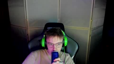 Snapshot of aron_neall chatting on February 13, 5:33 pm biggest penis online show from February 13, 5:33 pm