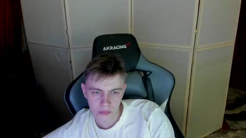 Snapshot of aron_neall chatting on December 31, 6:05 am biggest penis online show from December 31, 6:05 am