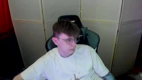 Snapshot of aron_neall chatting on March 10, 9:12 am biggest penis online show from March 10, 9:12 am