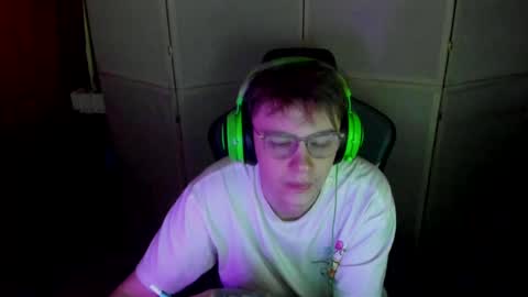 Snapshot of aron_neall chatting on March 6, 6:52 am biggest penis online show from March 6, 6:52 am