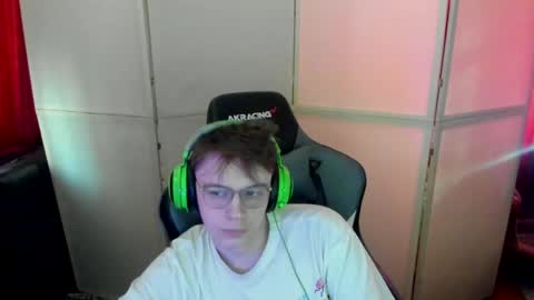 Snapshot of aron_neall chatting on March 9, 7:34 am biggest penis online show from March 9, 7:34 am