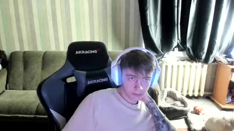 Snapshot of aron_neall chatting on October 22, 6:39 am biggest penis online show from October 22, 6:39 am