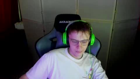 Snapshot of aron_neall chatting on March 4, 7:51 am biggest penis online show from March 4, 7:51 am