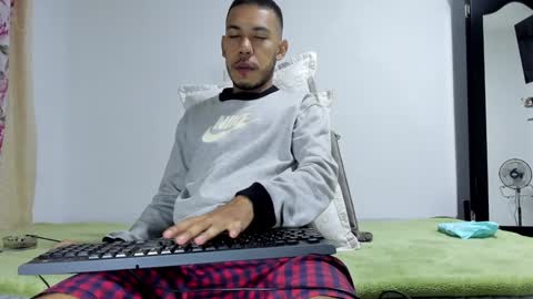 Snapshot of aronxx_ chatting on December 4, 10:46 am BLACK FRIDAY 55 OFF ON MY ONLYFANS. online show from December 4, 10:46 am