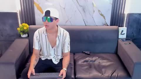 Aroon   online show from April 17, 4:15 am