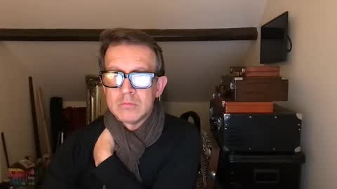 artisterotic online show from April 6, 10:21 pm