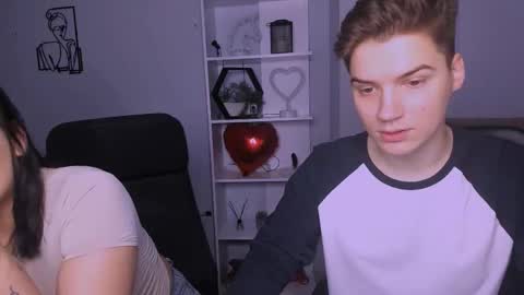 ash_raven_ online show from November 11, 8:25 pm