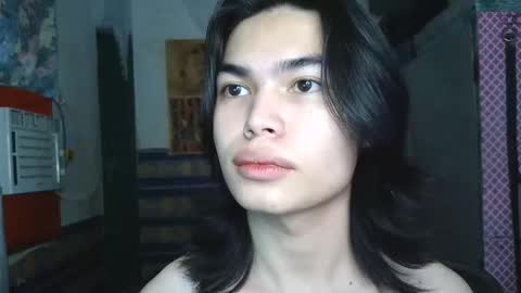 asian_babyboi online show from April 3, 7:43 pm