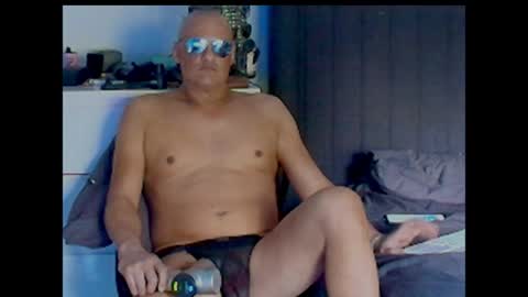 askil8802 online show from April 30, 6:31 am