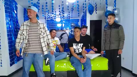 Snapshot of asmodeus7100 chatting on February 5, 12:10 am THOMAS AND DAMIAND online show from February 5, 12:10 am