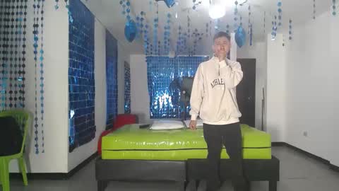 Snapshot of asmodeus7100 chatting on March 1, 12:07 am THOMAS AND DAMIAND online show from March 1, 12:07 am