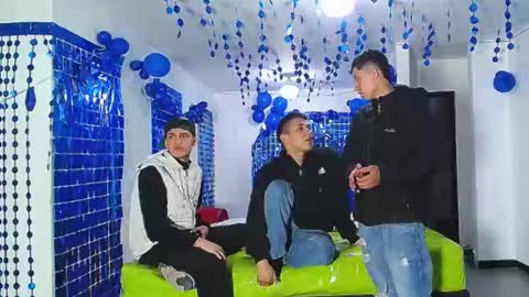 Snapshot of asmodeus7100 chatting on December 30, 12:11 am THOMAS AND DAMIAND online show from December 30, 12:11 am