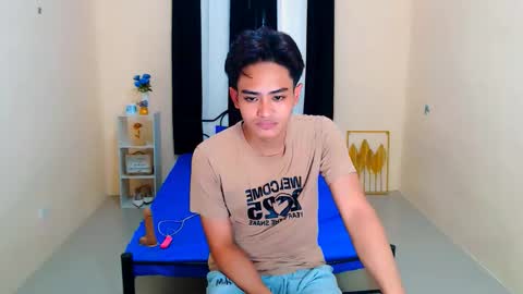 Snapshot of athisamoore chatting on October 4, 4:50 am MARCUS FOLLOW ME online show from October 4, 4:50 am