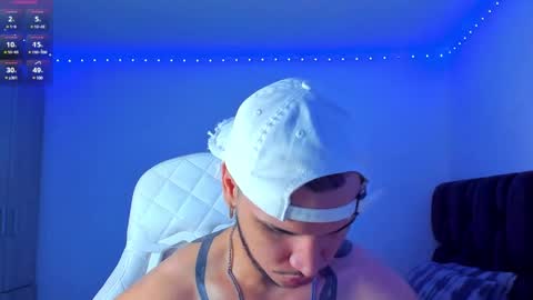 Snapshot of austin_curry chatting on December 24, 10:39 pm A online show from December 24, 10:39 pm