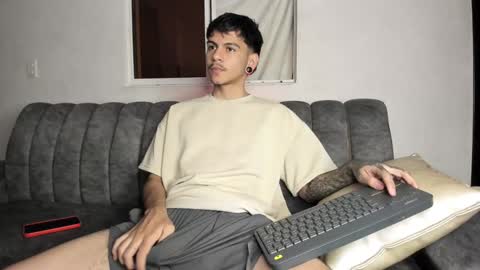 Snapshot of austin_falcon chatting on December 28, 9:08 pm Austin online show from December 28, 9:08 pm