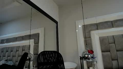 austinreeds online show from February 25, 3:13 pm