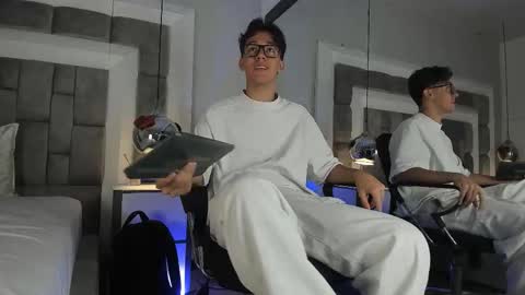 austinreeds online show from March 3, 12:34 pm