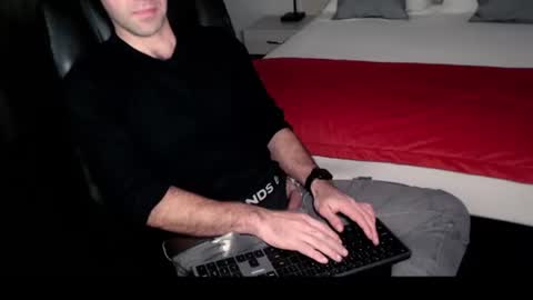 australopithas online show from November 23, 1:11 pm