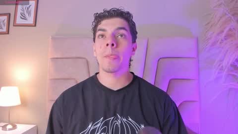 Yooung King  online show from February 9, 11:15 am