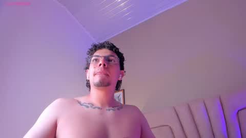 Yooung King  online show from March 5, 1:40 pm