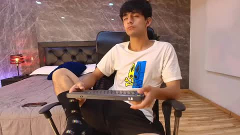 axel_draven online show from May 28, 11:19 am