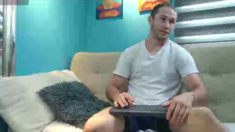 Snapshot of axel_fairchaild chatting on October 21, 2:09 pm Axel Fairchaild online show from October 21, 2:09 pm