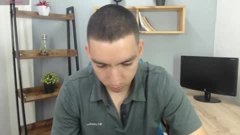 Snapshot of axel_stones_ chatting on October 20, 1:48 pm axel_stones_ online show from October 20, 1:48 pm