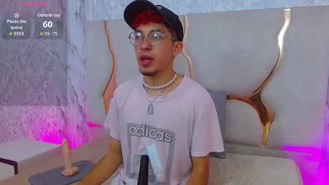 AXEL  online show from March 3, 7:21 pm