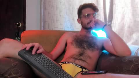 Snapshot of axelg_rose chatting on January 29, 8:25 pm online show from January 29, 8:25 pm
