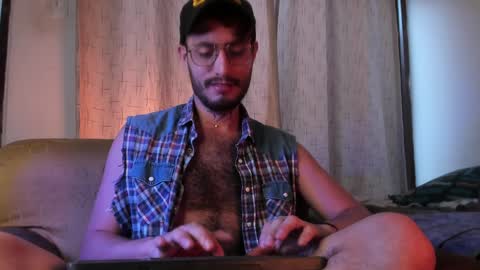 Snapshot of axelg_rose chatting on February 5, 10:12 pm online show from February 5, 10:12 pm