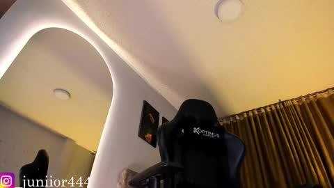 Junior       Independent Model online show from February 14, 5:02 am